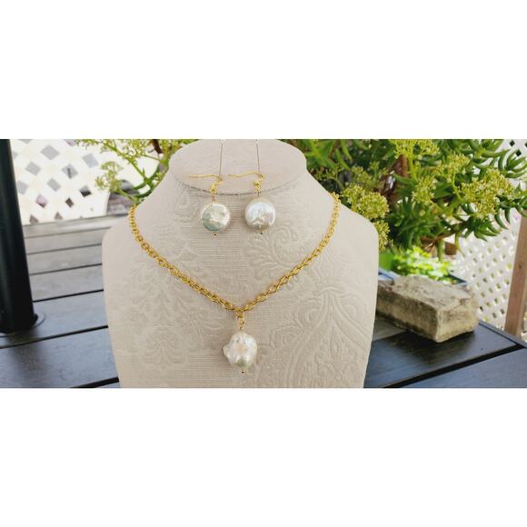 Handmade Jewelry - Stunning Baroque Pearl Jewelry Set Necklace has an Adjustable Length Chain